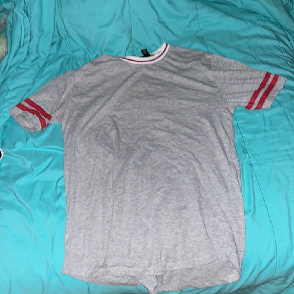 Plain tshirt with striped sleeves